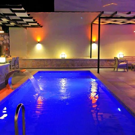 2 Bedroom With Private Pool فيلة كالكان